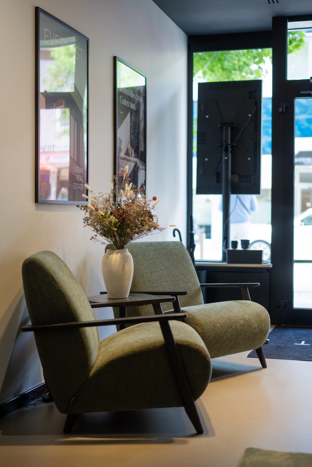 Beratungsbereich im Evernest Immobilienbüro Bergisch Gladbach